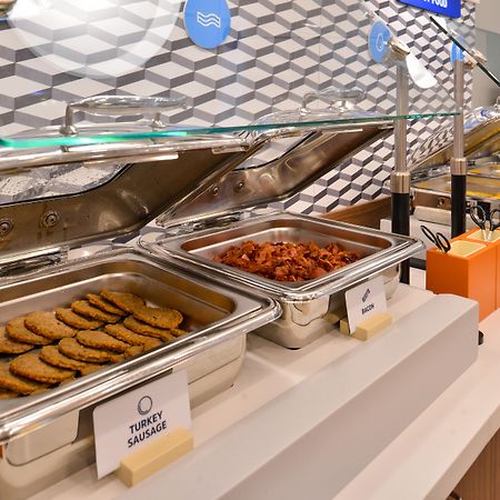 فندق وأجنحة هوليداي إن إكسبريس جود لاند Goodland المظهر الخارجي الصورة